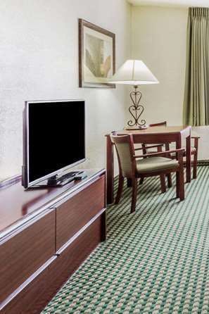 Hotel Super 8 by Wyndham Wendover photo 3