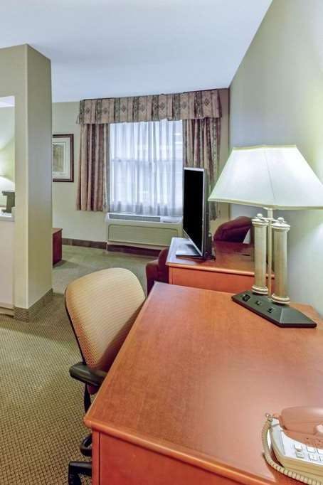Hotel La Quinta Inn & Suites by Wyndham Appleton College Avenue photo 3