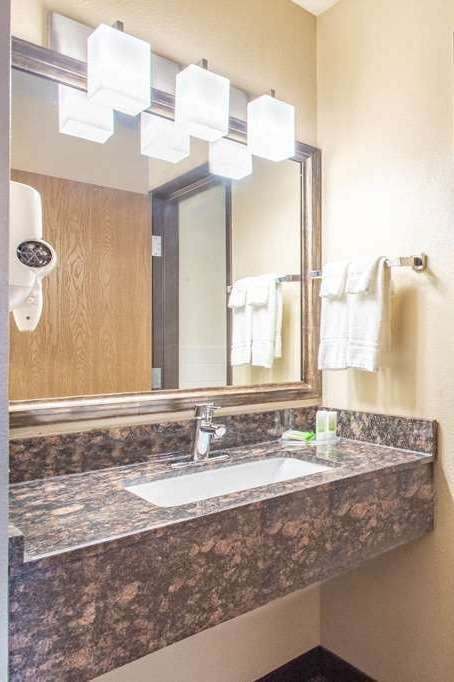 Hotel AmericInn West Salem photo 3