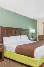 Hotel AmericInn West Salem photo 1