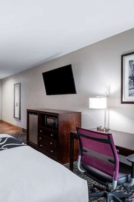 Hotel La Quinta Inn Ste HSV AP photo 3