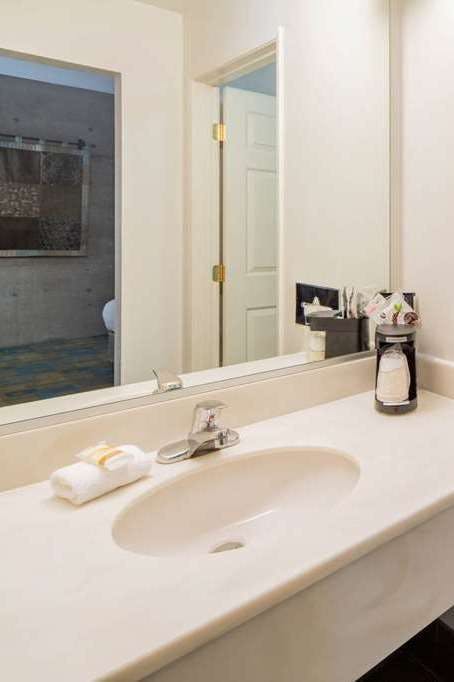 Hotel La Quinta Inn & Suites by Wyndham Irvine Spectrum photo 4