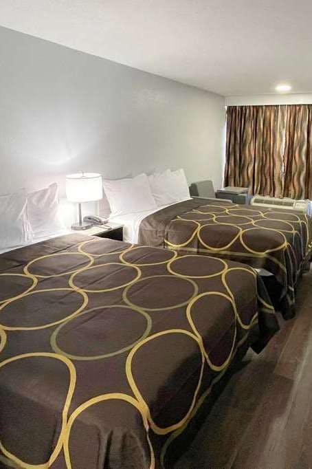 Hotel Super 8 by Wyndham Pigeon Forge Downtown photo 2