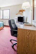 Hotel Super 8 by Wyndham Elizabethtown photo 4