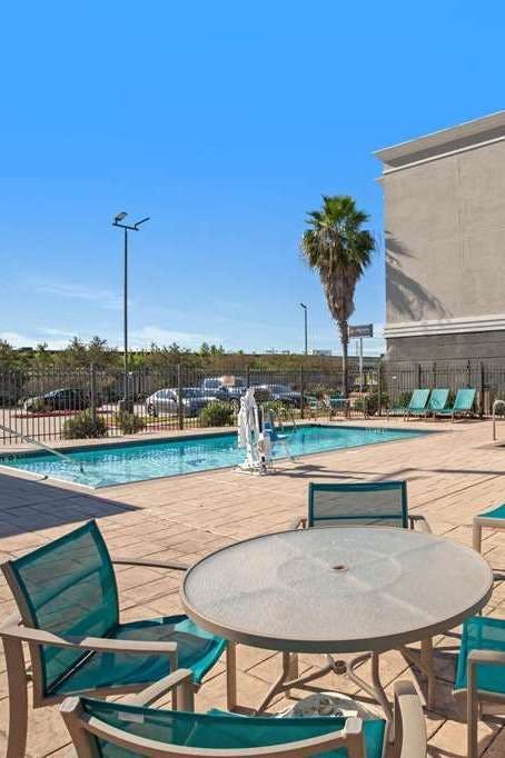 Hotel La Quinta Inn & Suites by Wyndham Pasadena North photo 4