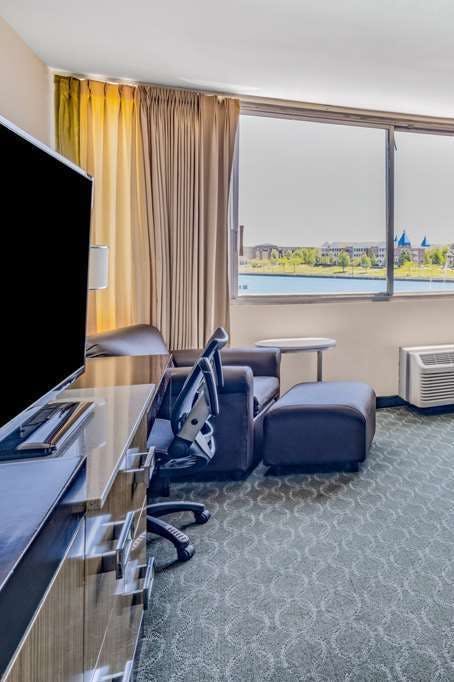 Hotel Wyndham Garden Kenosha photo 2