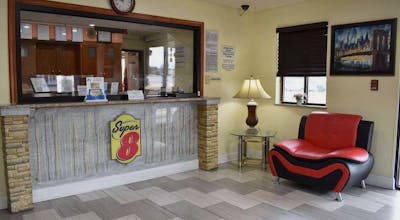 Super 8 by Wyndham Newport News/Jefferson Ave.