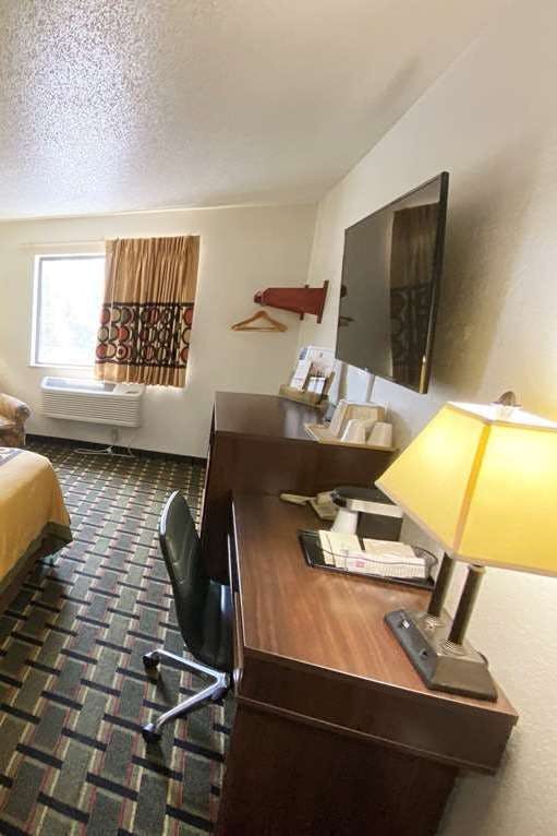 Hotel Super 8 by Wyndham Newport News/Jefferson Ave. photo 3