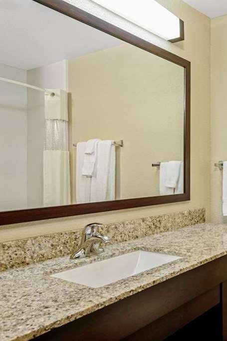 Hotel La Quinta Inn & Suites by Wyndham Gillette photo 5