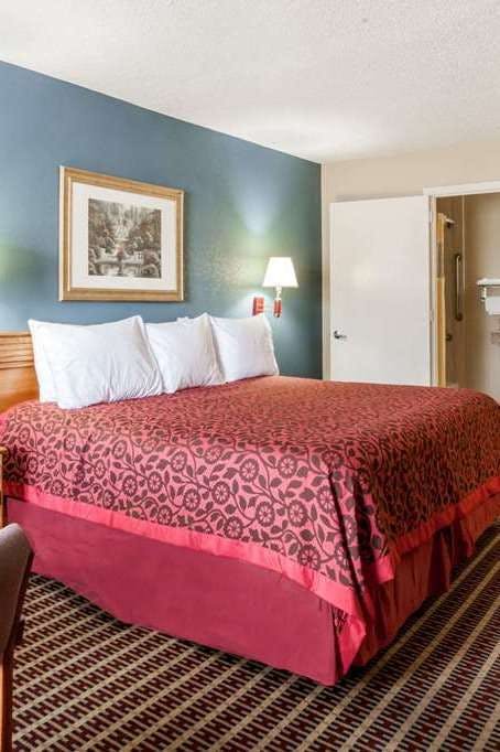 Hotel Days Inn By Wyndham Nashville North/Opryland Area photo 1