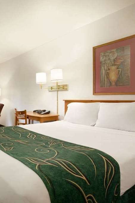 Hotel Baymont Elko photo 1