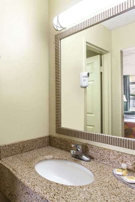 Hotel Days Inn by Wyndham Lebanon photo 5