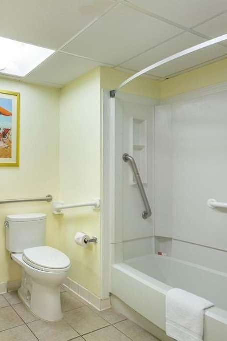 Hotel Ramada Plaza by Wyndham Virginia Beach Oceanfront photo 5