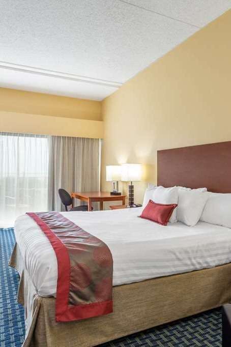 Hotel Ramada Plaza by Wyndham Virginia Beach Oceanfront photo 1
