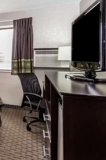 Hotel Super 8 by Wyndham Mundelein/Libertyville Area photo 3