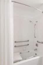 Hotel Super 8 by Wyndham Mundelein/Libertyville Area photo 5