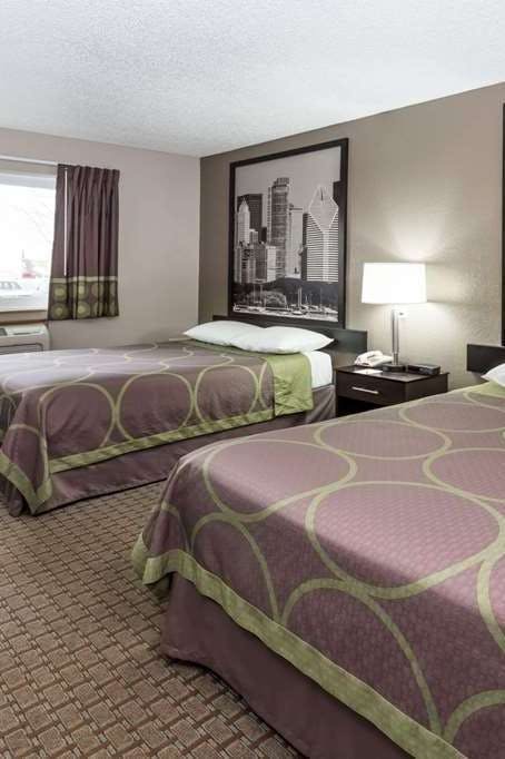 Hotel Super 8 by Wyndham Mundelein/Libertyville Area photo 2