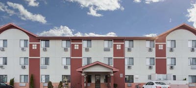 Super 8 MundeleinLibertyville