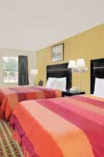 Hotel Days Inn by Wyndham Savannah photo 2