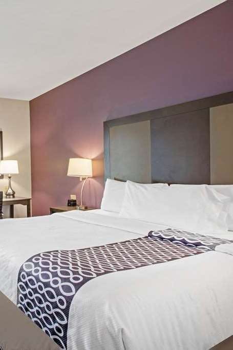 Hotel La Quinta Inn & Suites by Wyndham York photo 2