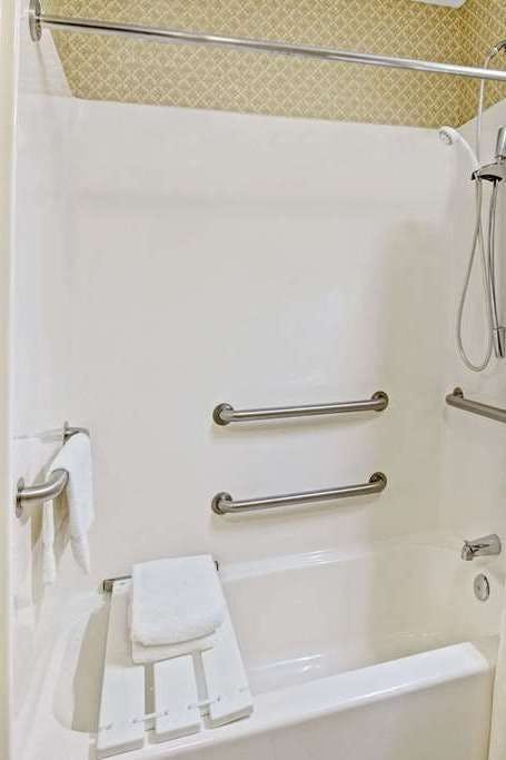 Hotel Baymont by Wyndham Indianapolis photo 5