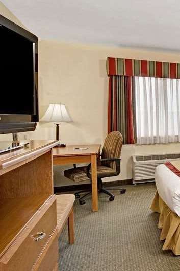 Hotel Baymont by Wyndham Indianapolis photo 3