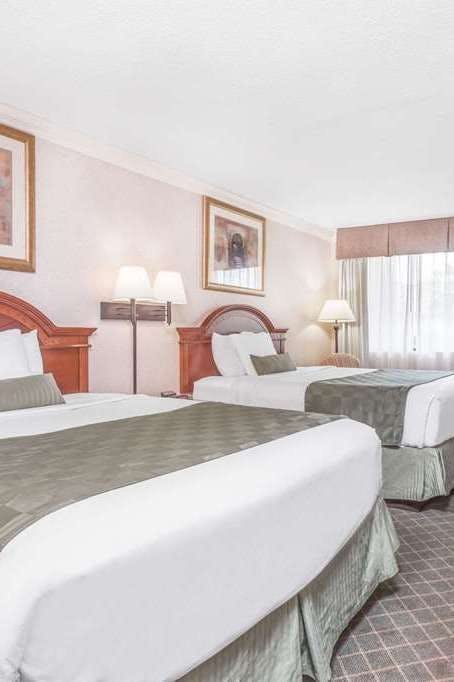 Hotel Ramada by Wyndham Macon photo 2