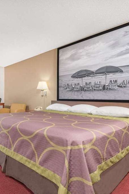 Hotel Super 8 by Wyndham Vincennes photo 1