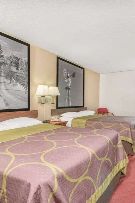 Hotel Super 8 by Wyndham Vincennes photo 2