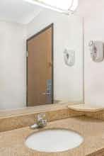 Hotel Super 8 by Wyndham Vincennes photo 4