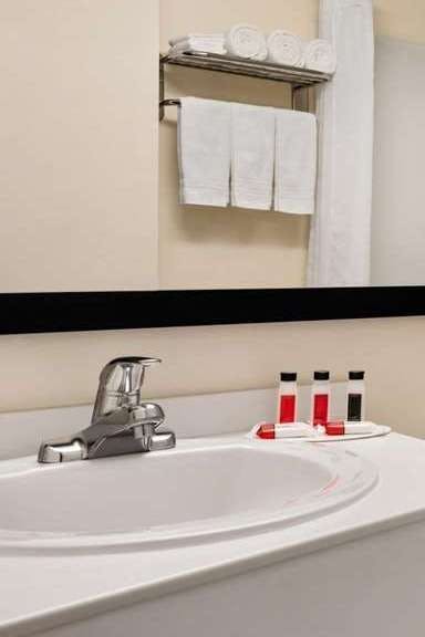 Hotel Super 8 by Wyndham Liverpool/Syracuse North Airport photo 4