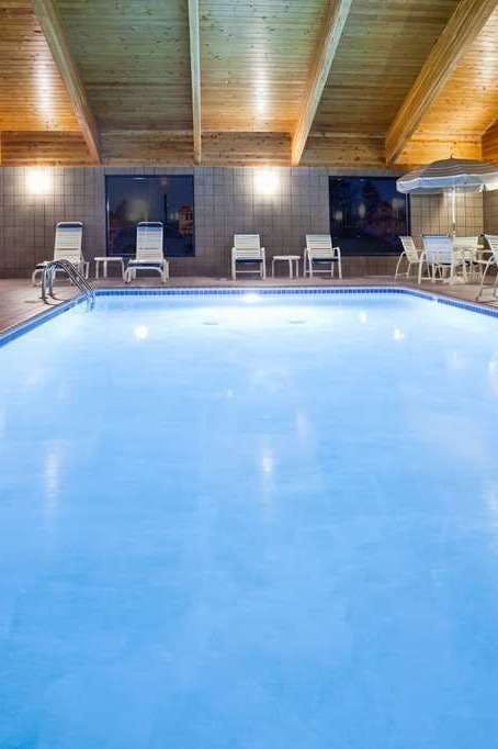 Hotel AmericInn by Wyndham Ironwood photo 4