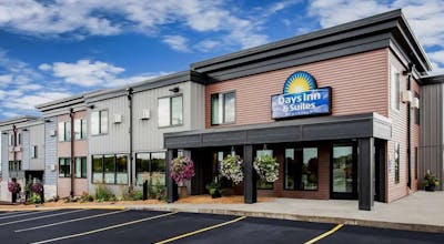 Days Inn & Suites by Wyndham Duluth by the Mall