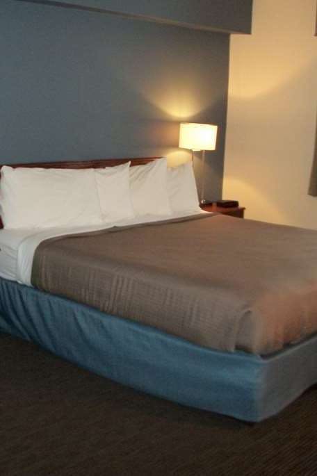 Hotel AmericInn by Wyndham Beulah photo 1