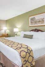 Hotel Baymont Inn Suites Fulton photo 1