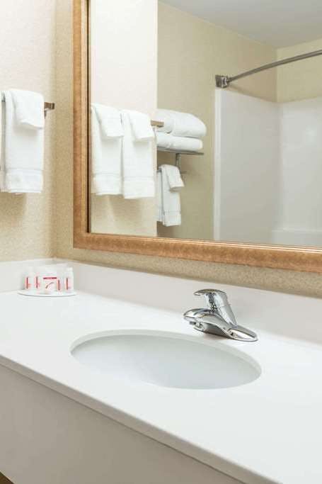 Hotel Baymont by Wyndham Fulton photo 3