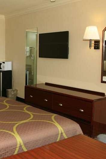 Hotel Super 8 by Wyndham Tyler TX photo 5