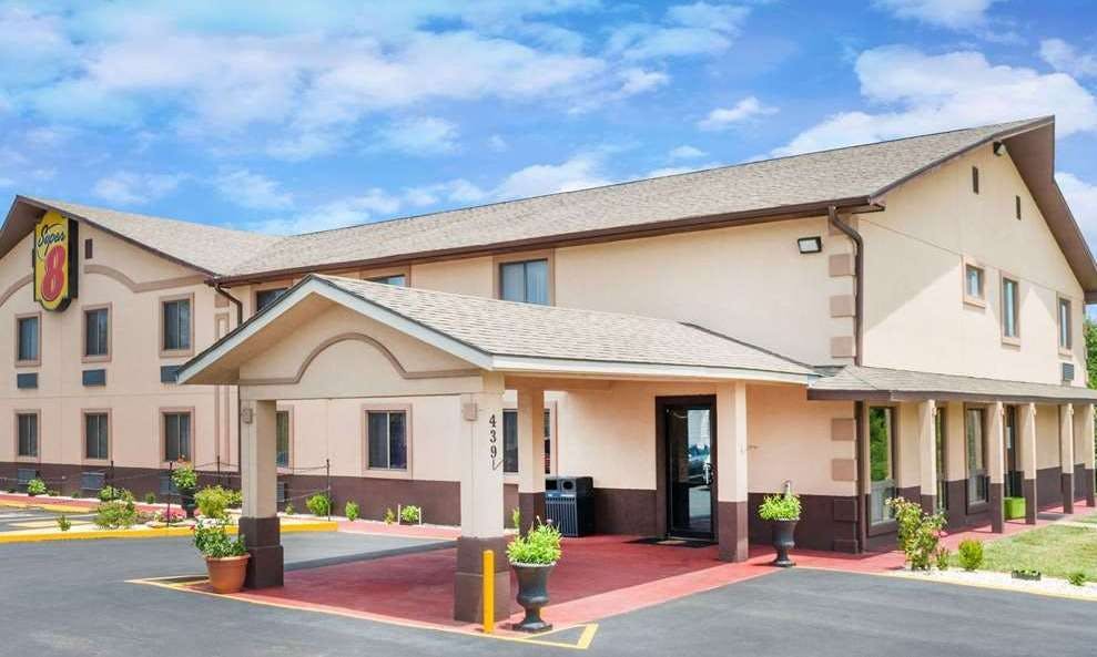 Super 8 by Wyndham Warrensburg