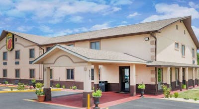 Super 8 by Wyndham Warrensburg