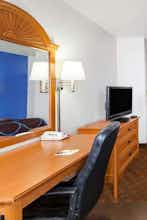 Hotel Super 8 Cleburne photo 4