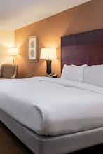 Hotel Doubletree by Hilton Philadelphia Airport photo 2