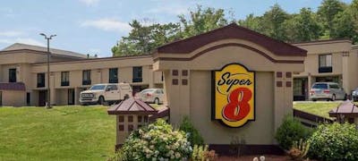 Super 8 W Grnch Prv