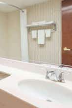 Hotel Super 8 W Grnch Prv photo 4