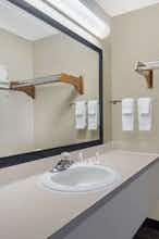 Hotel Super 8 Knoxville North/Powell photo 4