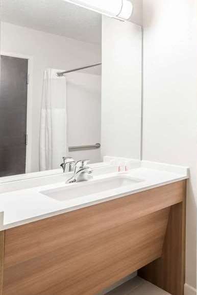 Hotel Microtel Inn & Suites by Wyndham Beaver Falls photo 5