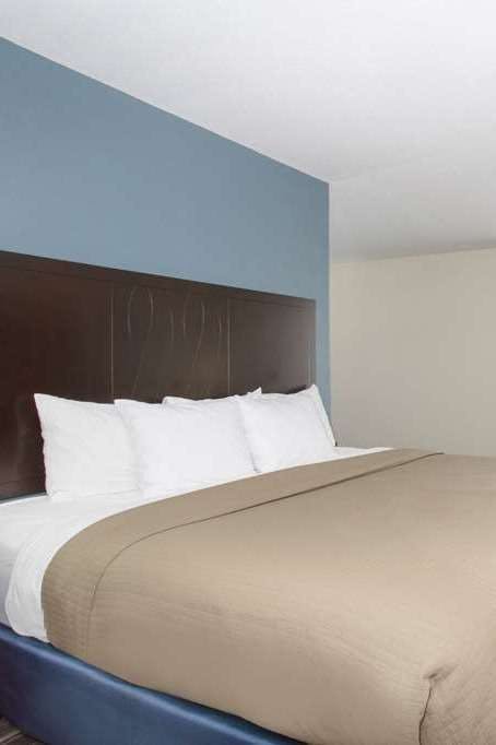 Hotel AmericInn by Wyndham Mount Pleasant photo 1