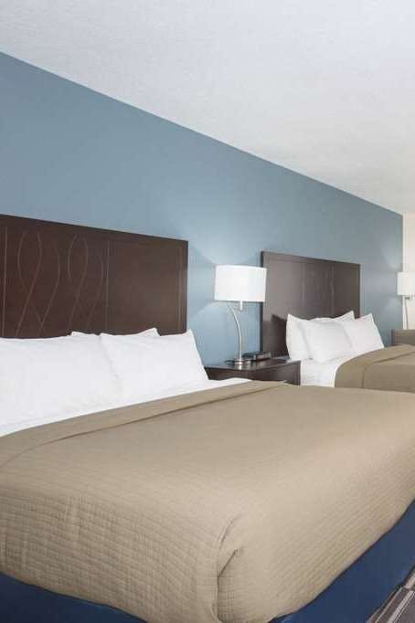 Hotel AmericInn by Wyndham Mount Pleasant photo 2