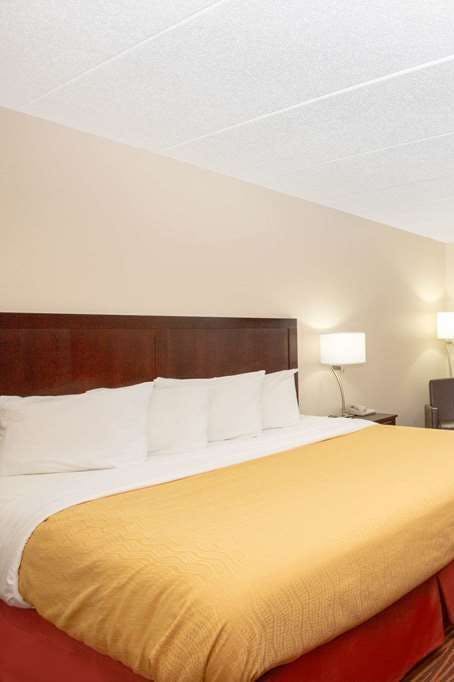 Hotel AmericInn by Wyndham Muscatine photo 1