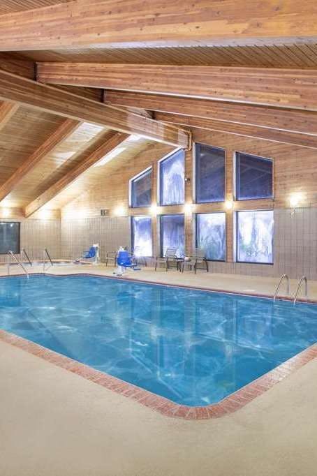 Hotel AmericInn by Wyndham Muscatine photo 4