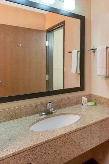 Hotel AmericInn by Wyndham Muscatine photo 2